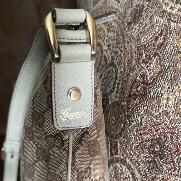 Authentic GUCCI Abbey Shoulder Tote Bag GG
Canvas Leather Brown gold trim rings - Picture 11 of 17